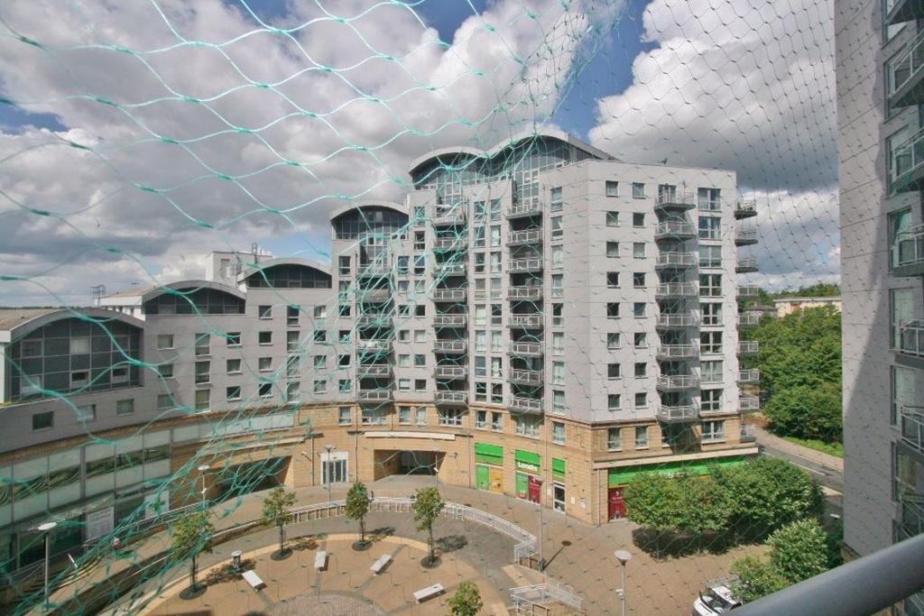 CROWN HEIGHTS, BASINGSTOKE 2 bed apartment £950 pcm (£219 pw)