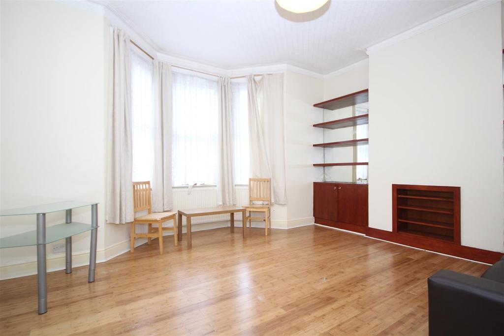 Newton Avenue, Acton, W3 8AH 2 bed apartment £1,400 pcm (£323 pw)