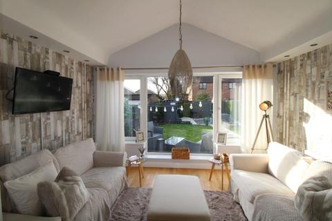 3 bedroom semi-detached house for sale - Nile Close, Lemington Rise, Newcastle Upon Tyne