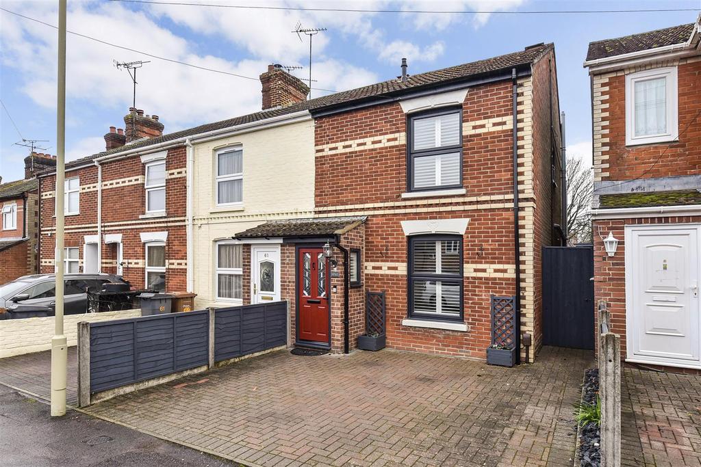 Eastfield Road, Andover 3 bed end of terrace house £325,000