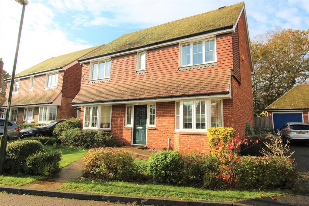 Sycamore Drive, Burgess Hill 4 bed detached house £2,000 pcm (£462 pw)
