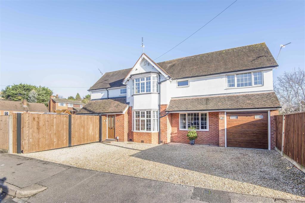 Shaw Road, READING 5 bed detached house £695,000