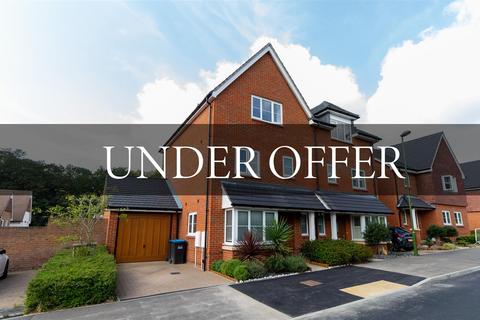 53 Renfields, Haywards Heath, RH16 4UG