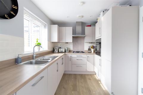 53 Renfields, Haywards Heath, RH16 4UG