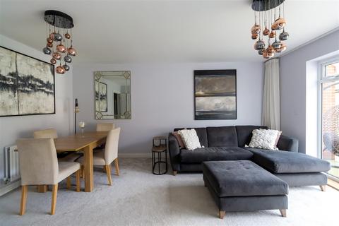53 Renfields, Haywards Heath, RH16 4UG