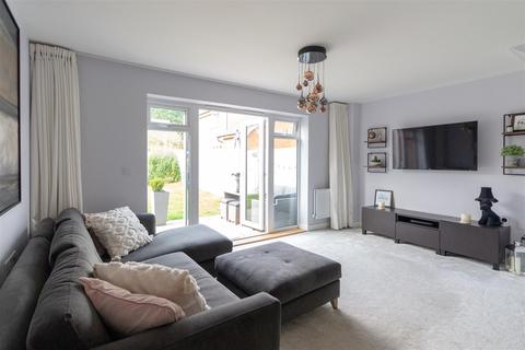 53 Renfields, Haywards Heath, RH16 4UG
