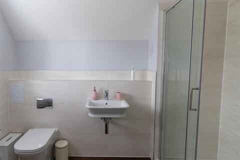 53 Renfields, Haywards Heath, RH16 4UG