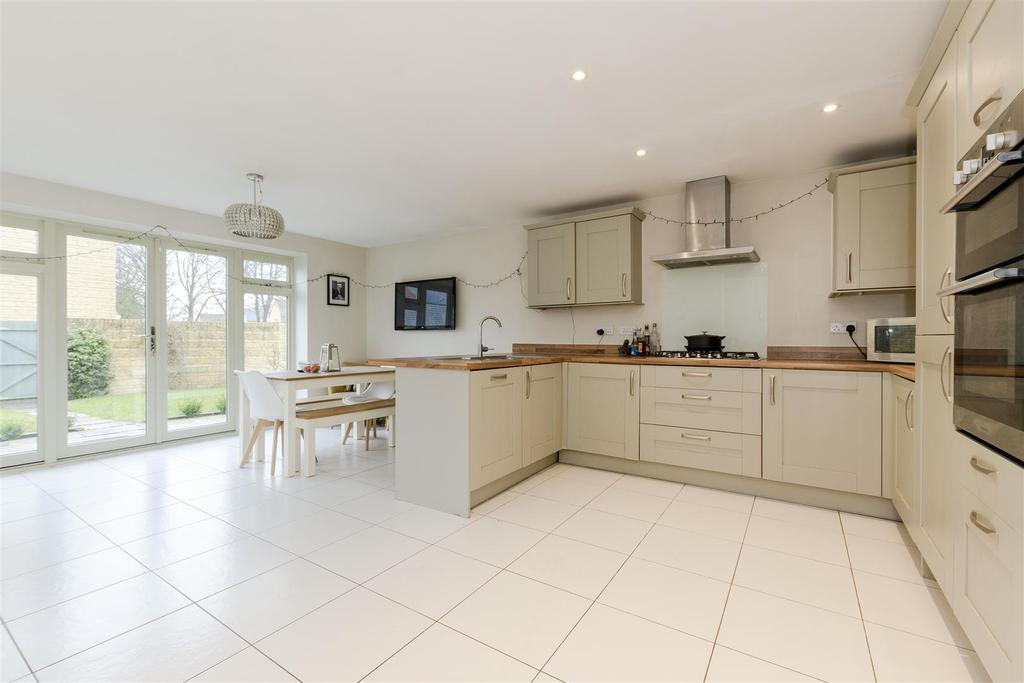 Mitchell Way, Upper Rissington 5 bed detached house £595,000