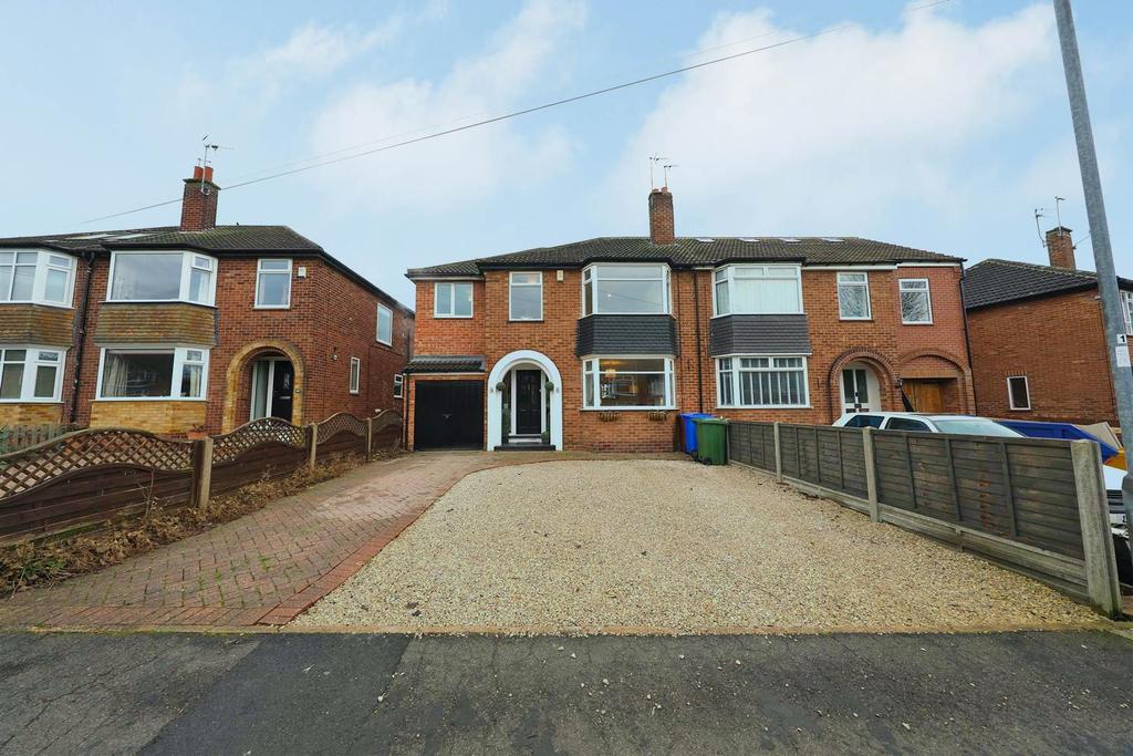 Riverview Avenue, North Ferriby 4 bed semidetached house £320,000