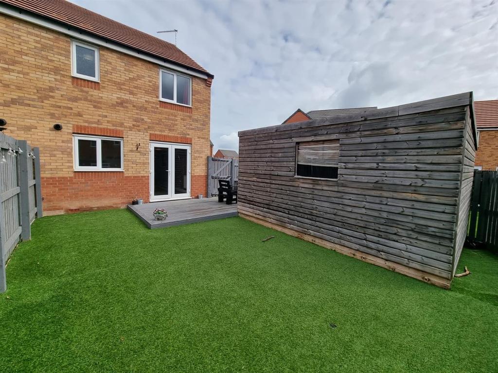 Barley Close, Garden 2.jpg