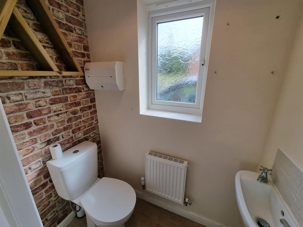Barley Close, cloakroom.jpg