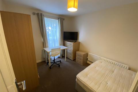 4 bedroom end of terrace house to rent - Aviation Ave, Hatfield