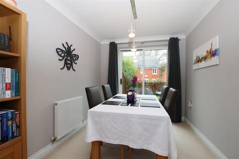15 Bathern Road, Exeter, EX2 7QE