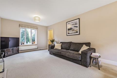 128 Ashmead Road, Bedford, MK41 7FD