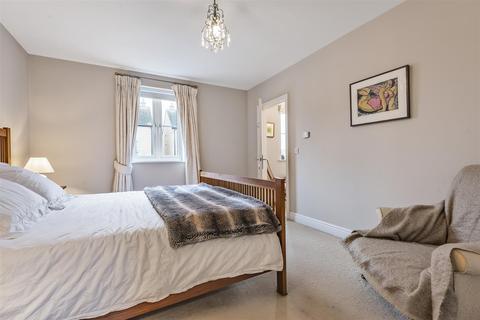 128 Ashmead Road, Bedford, MK41 7FD