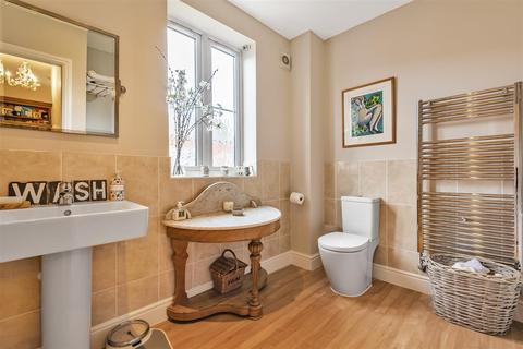 128 Ashmead Road, Bedford, MK41 7FD