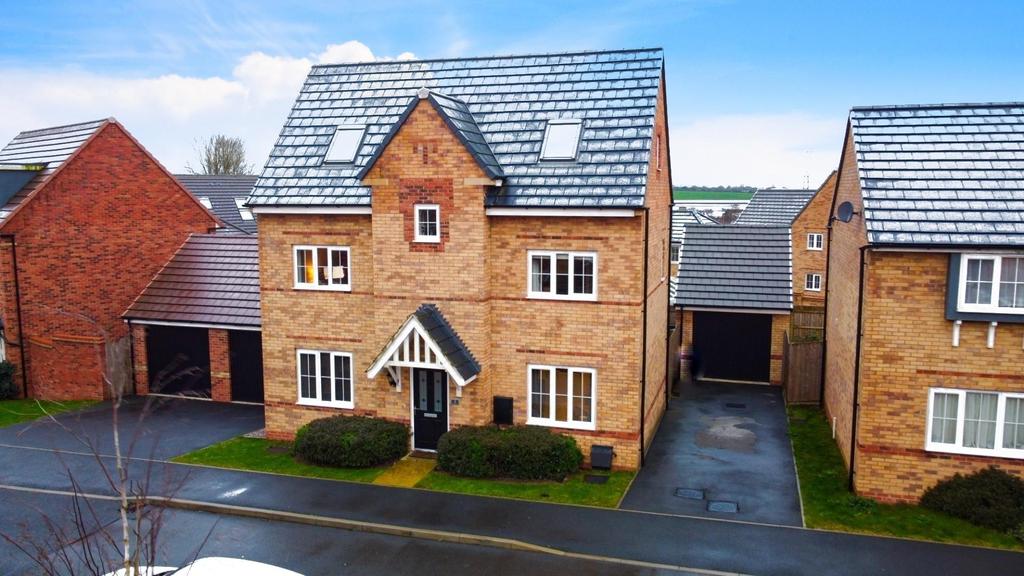 Howkins Road, Crick... 4 bed detached house £400,000