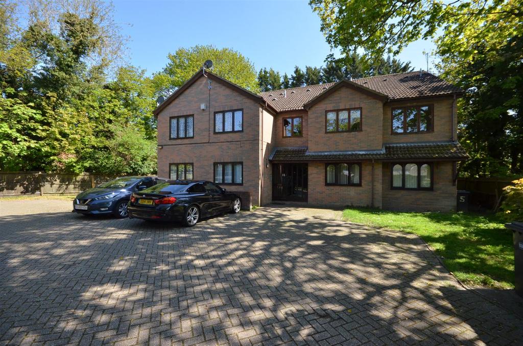 Sundon Road, Houghton Regis 1 bed apartment £695 pcm (£160 pw)