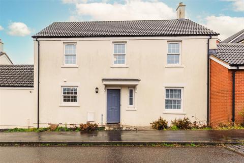 42 Saxon Close, Crediton, EX17 3DS