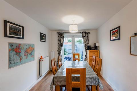 42 Saxon Close, Crediton, EX17 3DS