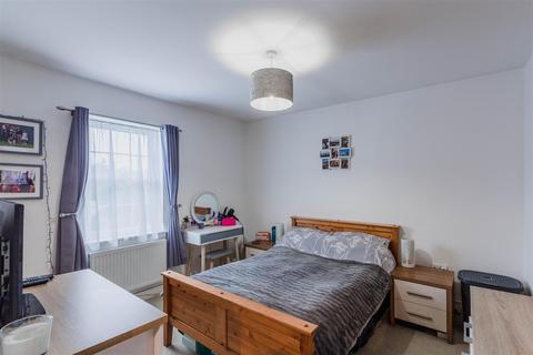 42 Saxon Close, Crediton, EX17 3DS