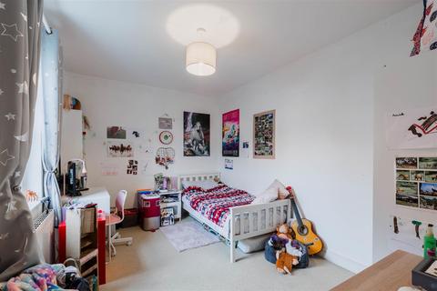 42 Saxon Close, Crediton, EX17 3DS