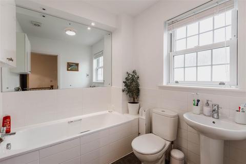 42 Saxon Close, Crediton, EX17 3DS