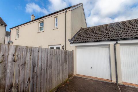 42 Saxon Close, Crediton, EX17 3DS