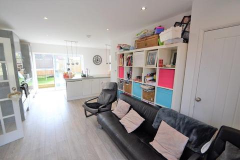 4 bedroom semi-detached house for sale - Oaks Road, Staines-Upon-Thames
