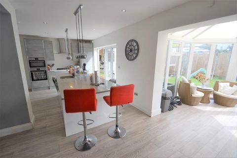 10 Oaks Road, Staines-upon-thames, TW19 7LG