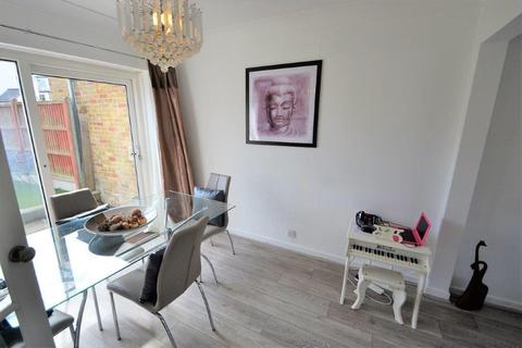 10 Oaks Road, Staines-upon-thames, TW19 7LG