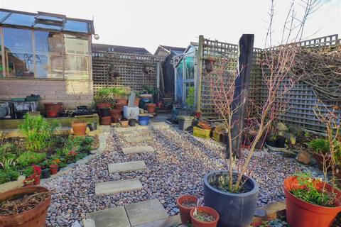 43 Aintree Close, Gravesend, DA12 5AS