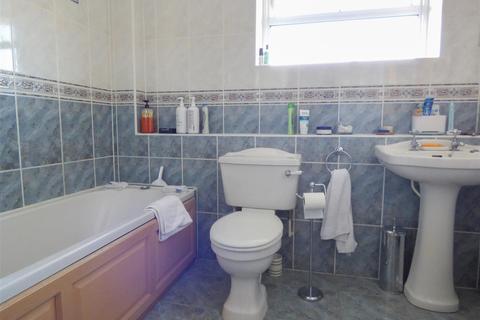 43 Aintree Close, Gravesend, DA12 5AS