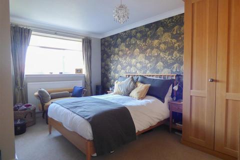 43 Aintree Close, Gravesend, DA12 5AS