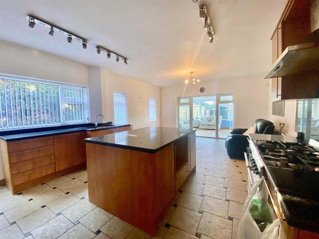 Nutts Lane, Hinckley 4 bed detached house £395,000