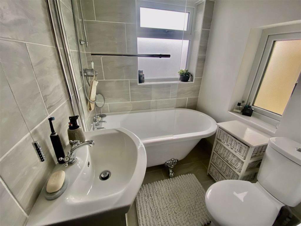Modern bathroom (front)