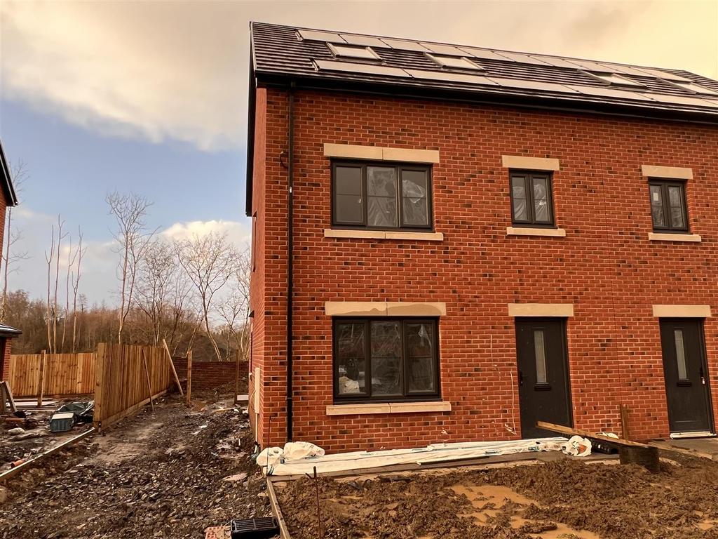 Maesquarre Road, Betws, Ammanford 4 bed semidetached house £245,000