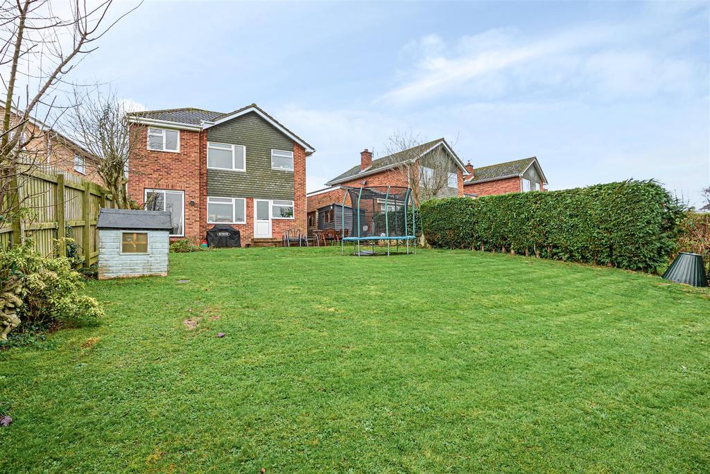Armstrong Avenue, Exeter 4 bed detached house £400,000