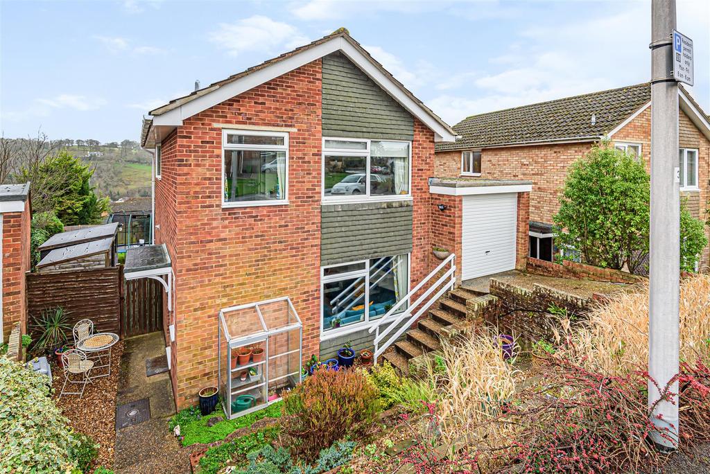 Armstrong Avenue, Exeter 4 bed detached house £400,000