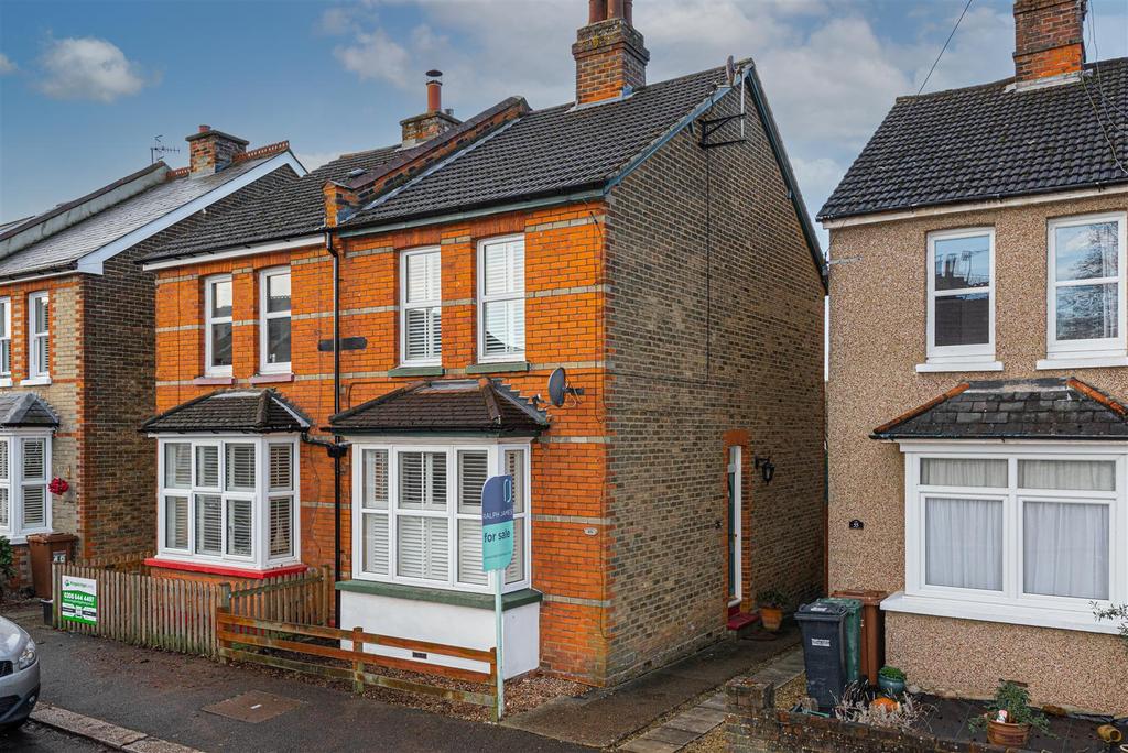 Osborne Road, Redhill 2 bed house £425,000