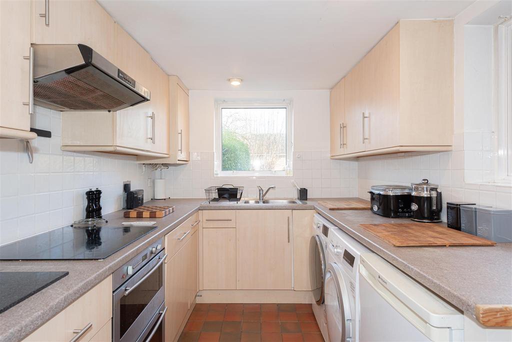 Osborne Road, Redhill 2 bed house £425,000
