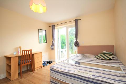 5 bedroom semi-detached house to rent - Aldershot Road, Guildford
