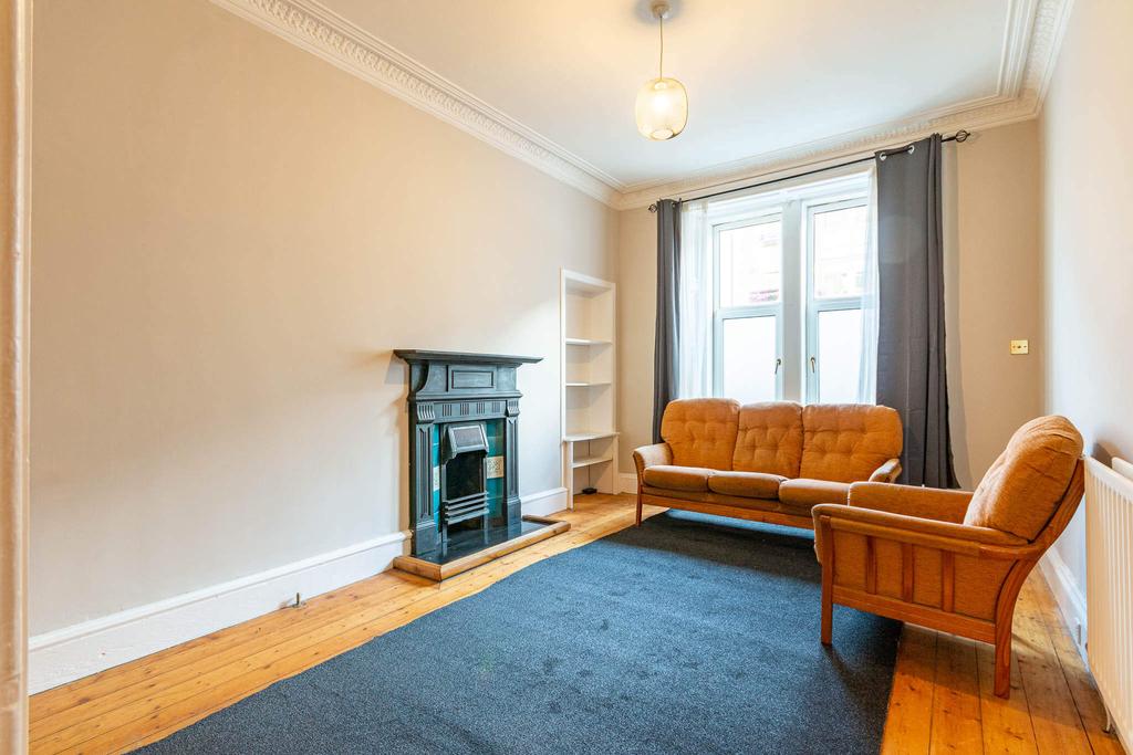 Waverley Park Edinburgh EH8 8EU... 2 bed flat £875 pcm (£202 pw)