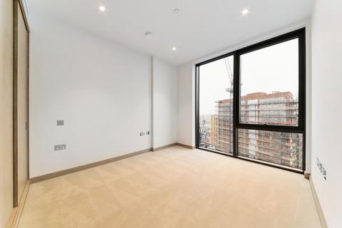 2 bedroom flat to rent, Legacy Building, Embassy Gardens, London, SW11