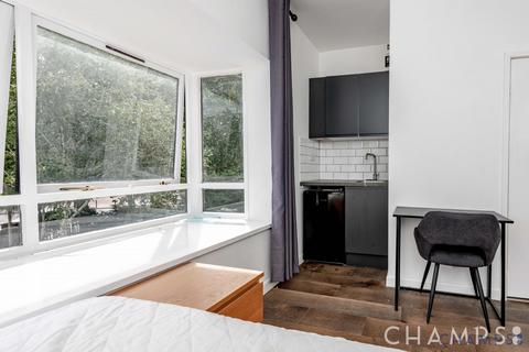 Studio to rent, Ironmongers Place, London E14