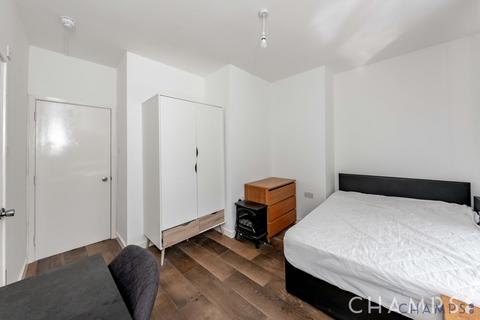 Studio to rent, Ironmongers Place, London E14