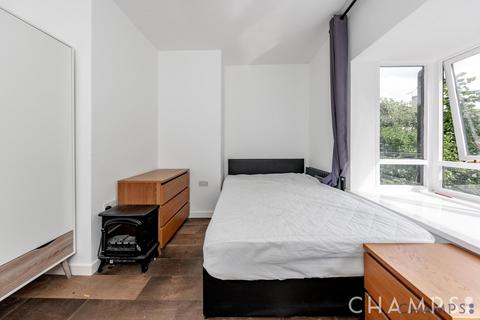 Studio to rent, Ironmongers Place, London E14