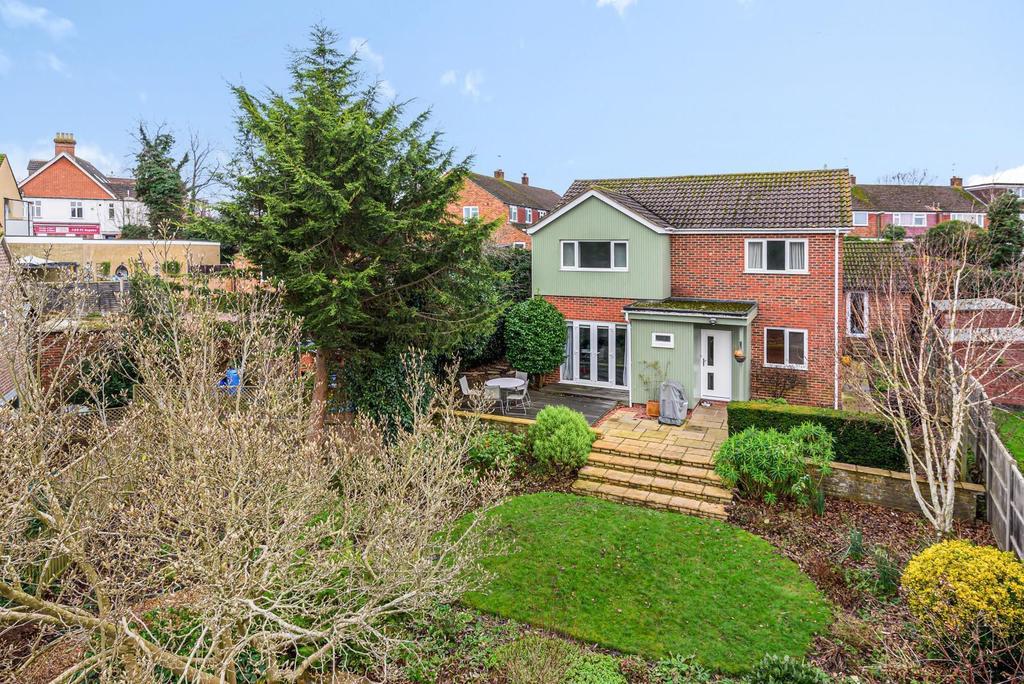 Anchor Hill, Knaphill, Woking, GU21 3 bed detached house £645,000