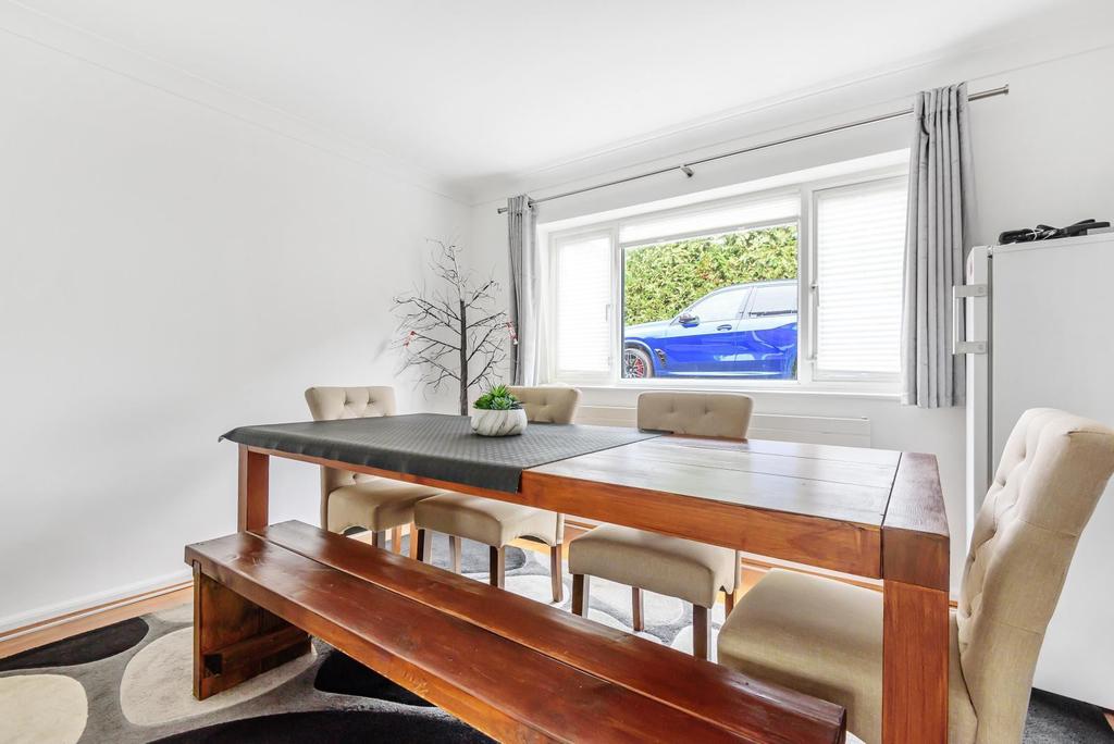 Anchor Hill, Knaphill, Woking, GU21 3 bed detached house £645,000