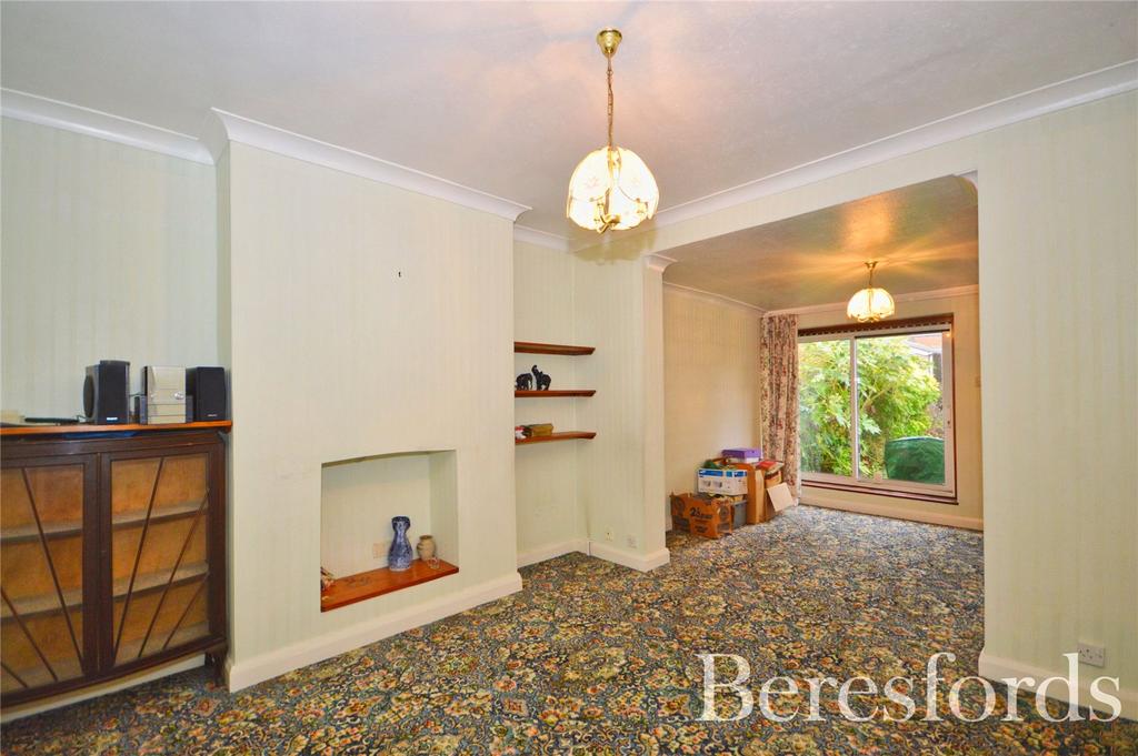 Glenwood Drive, Gidea Park, RM2 3 bed terraced house £475,000